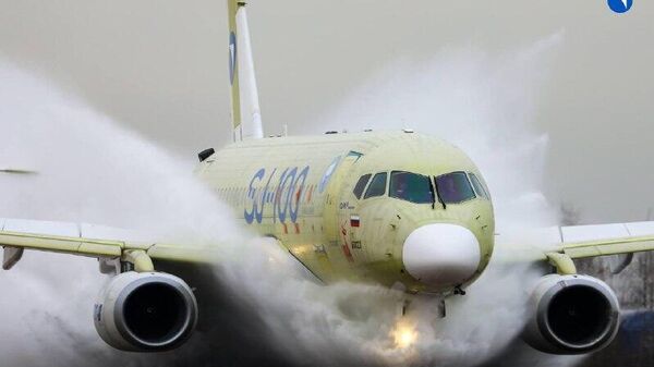 El Superjet equipado con motores PD-8, supera con éxito las pruebas de protección contra el agua El Superjet equipado con motores PD-8, supera con éxito las pruebas de protección contra el agua - Sputnik Mundo