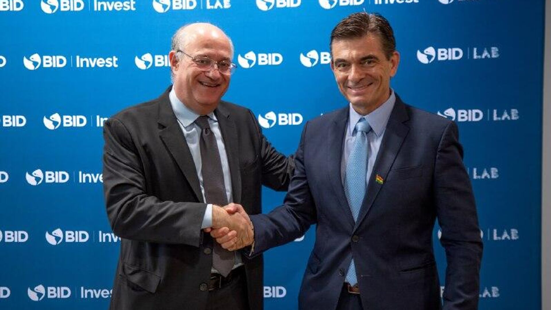 ¿Bendición o maldición?: El próximo Gobierno de Bolivia cosecha el apoyo de organismos de crédito internacional ¿Bendición o maldición?: El próximo Gobierno de Bolivia cosecha el apoyo de organismos de crédito internacional - Sputnik Mundo, 1920, 08.11.2025