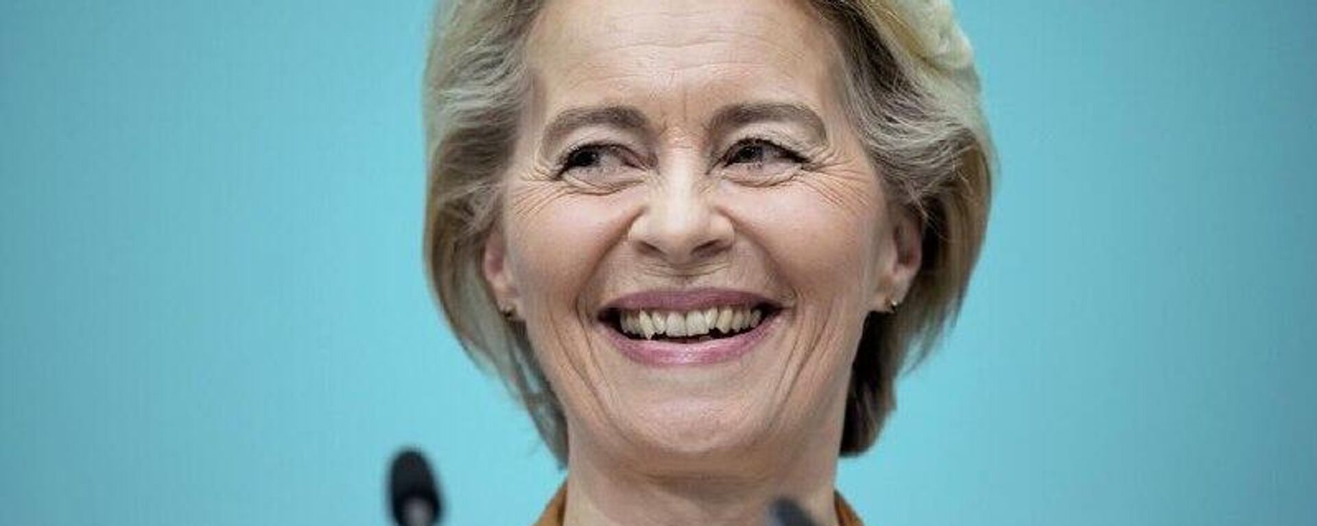 Costos económicos y la sonrisa de von der Leyen: revelan las repercusiones de la cruzada del gas anti-rusa de la UE Costos económicos y la sonrisa de von der Leyen: revelan las repercusiones de la cruzada del gas anti-rusa de la UE - Sputnik Mundo, 1920, 08.11.2025