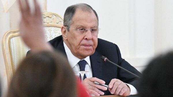 No está claro: Lavrov comenta sobre la posible reanudación de los ensayos nucleares por EEUU - Sputnik Mundo