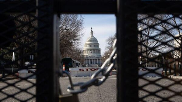 ¿Ucrania y la OTAN se quedan atrás? EEUU suspende el suministro de armas a sus aliados por el cierre del Gobierno - Sputnik Mundo