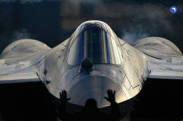 El caza ruso Su–57 se prepara para el Dubai Airshow 2025 - Sputnik Mundo