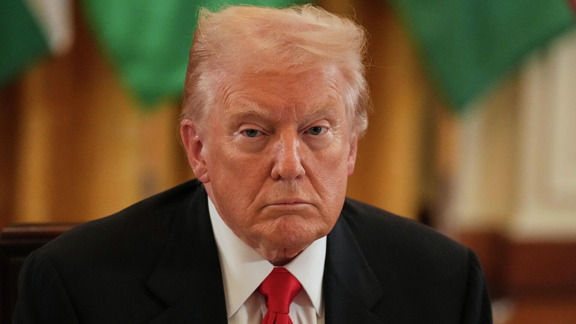 President Donald Trump attends a dinner with leaders from countries in Central Asia, Thursday, Nov. 6, 2025, in the East Room of the White House in Washington - Sputnik Mundo, 1920, 02.12.2025