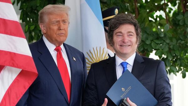 Presidente de Argentina, Javier Milei, y presidente de EEUU, Donald Trump, el 23 de septiembre de 2025 - Sputnik Mundo