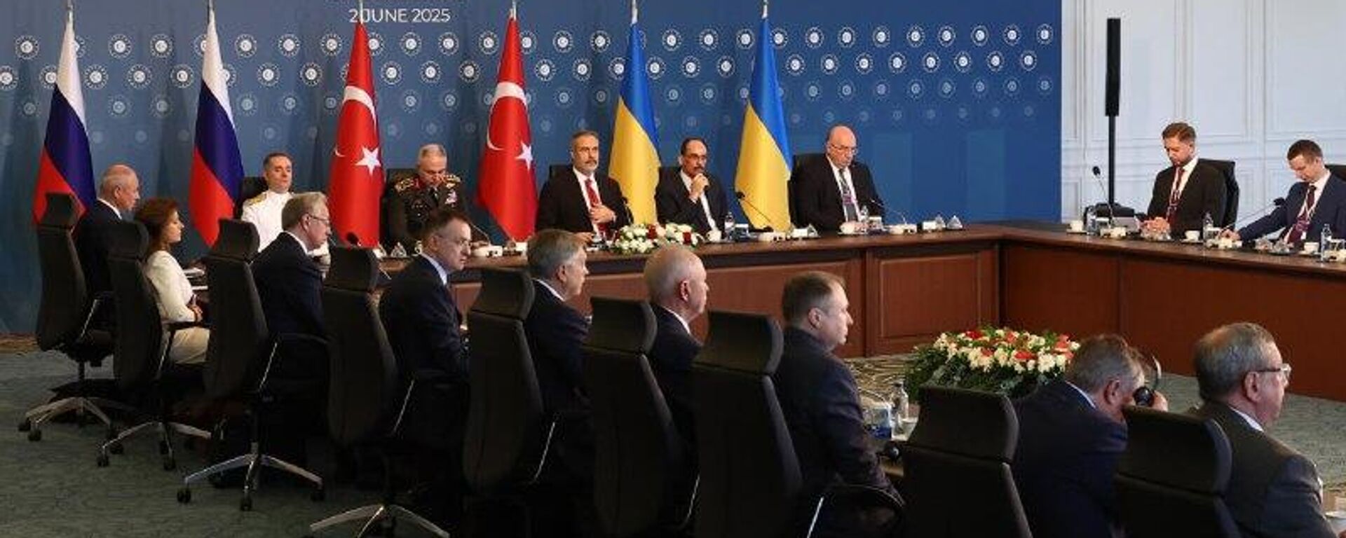 La suspensión de negociaciones ruso-ucranianas evidencia que Kiev no tiene intención de lograr la paz, aseguran desde la Cancillería rusa - Sputnik Mundo, 1920, 12.11.2025