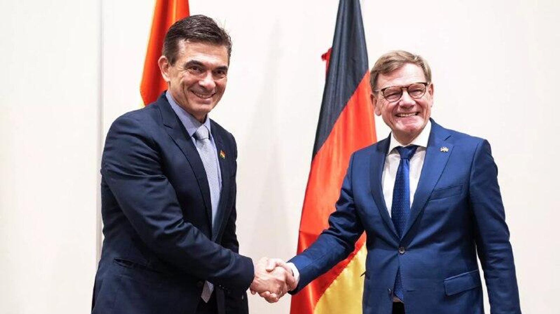 Quieren nuestros recursos naturales porque tienen un problema energético: la UE pone sus ojos en Bolivia Quieren nuestros recursos naturales porque tienen un problema energético: la UE pone sus ojos en Bolivia - Sputnik Mundo, 1920, 13.11.2025