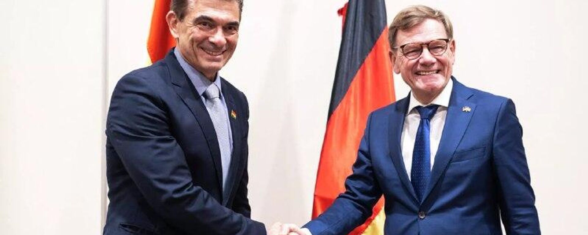 Quieren nuestros recursos naturales porque tienen un problema energético: la UE pone sus ojos en Bolivia - Sputnik Mundo, 1920, 13.11.2025