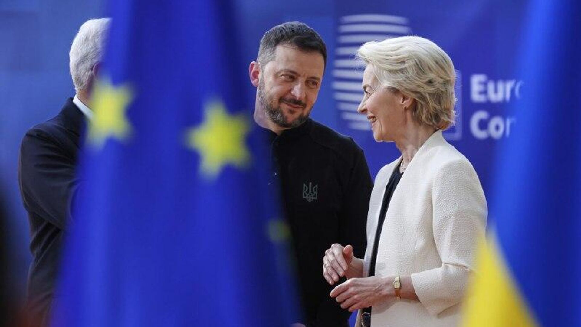 La hidra sanguinaria que engrosa los bolsillos de las élites occidentales: la vocera de la Cancillería rusa desenmascara la esencia corrupta de los gobernantes en Kiev La hidra sanguinaria que engrosa los bolsillos de las élites occidentales: la vocera de la Cancillería rusa desenmascara la esencia corrupta de los gobernantes en Kiev - Sputnik Mundo, 1920, 13.11.2025