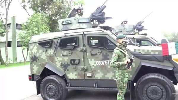 Autoridades mexicanas despliegan unidades blindadas tipo Black Mamba Sandcat en Michoacán - Sputnik Mundo