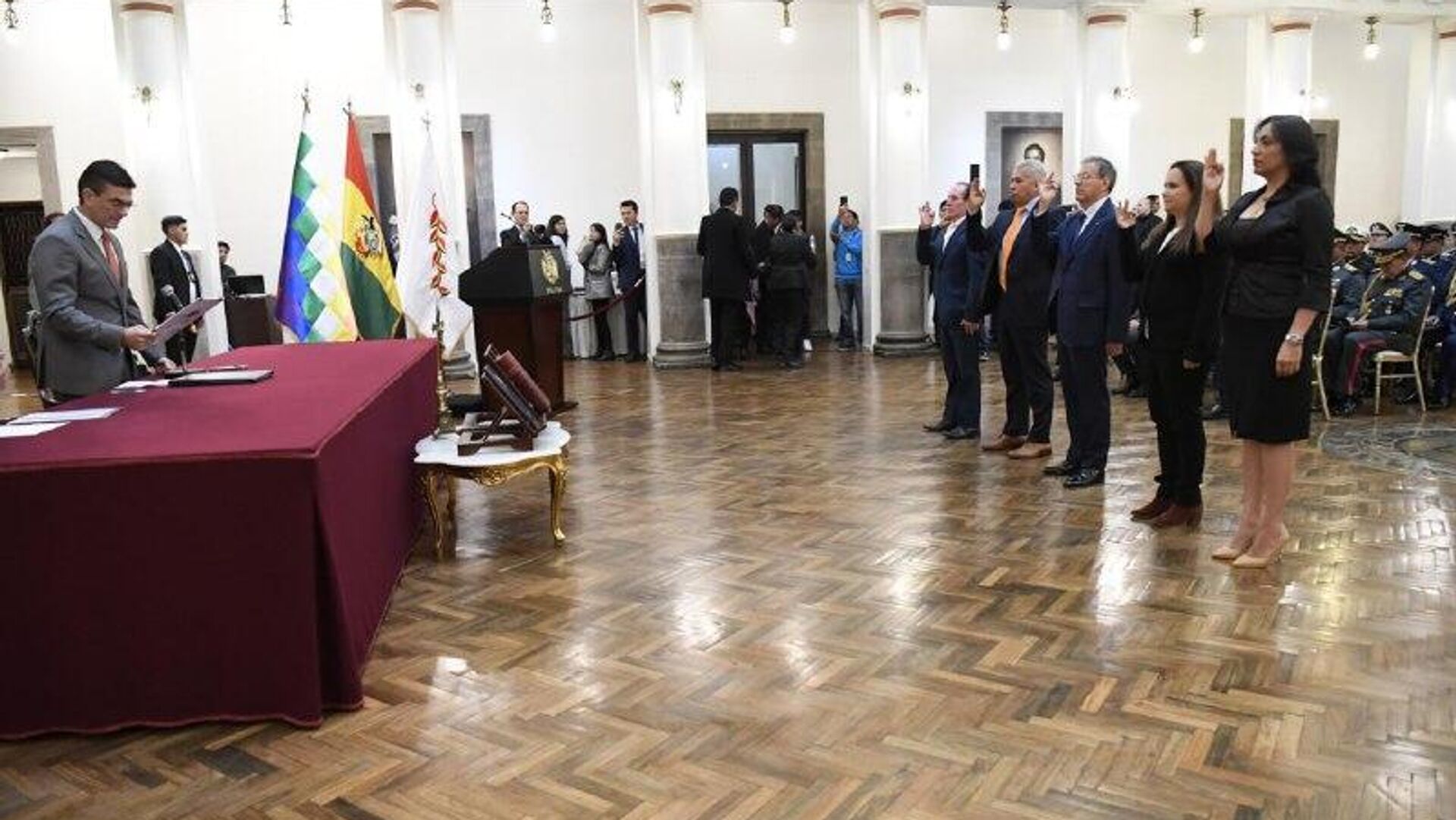 Rodrigo Paz nombra a las nuevas autoridades del Banco Central de Bolivia Rodrigo Paz nombra a las nuevas autoridades del Banco Central de Bolivia - Sputnik Mundo, 1920, 14.11.2025