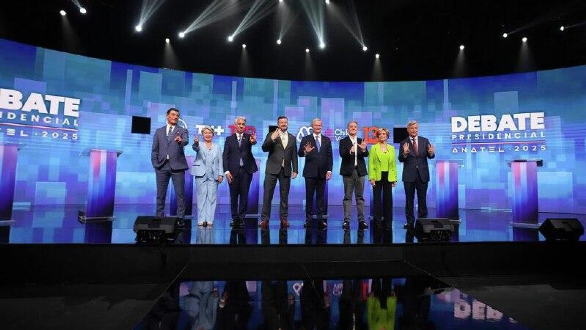 Cierran las campañas presidenciales en Chile con intentos de captar el voto de los indecisos Cierran las campañas presidenciales en Chile con intentos de captar el voto de los indecisos - Sputnik Mundo, 1920, 14.11.2025