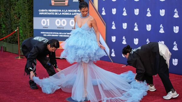 Розелин Санчес прибывает на церемонию вручения премии Latin Grammy, США  - Sputnik Mundo