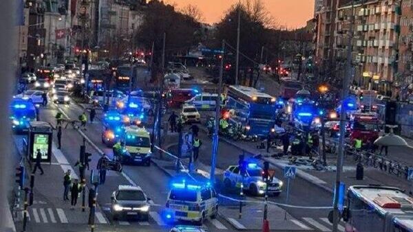 Autobús se estrella y deja al menos tres muertos y tres heridos en Estocolmo - Sputnik Mundo