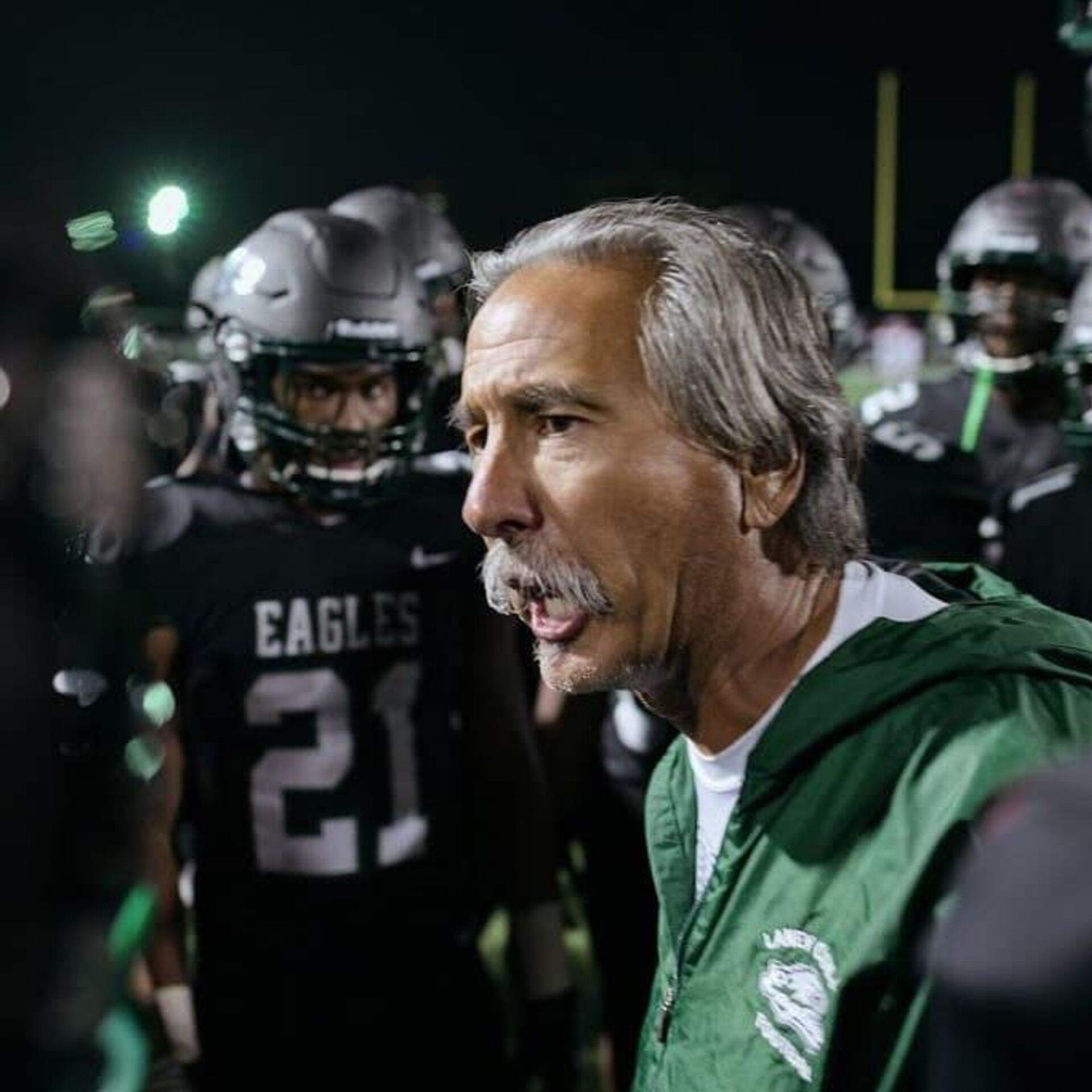 Muere el reconocido entrenador deportivo John Beam tras tiroteo en campus al occidente de EEUU Muere el reconocido entrenador deportivo John Beam tras tiroteo en campus al occidente de EEUU - Sputnik Mundo, 1920, 15.11.2025