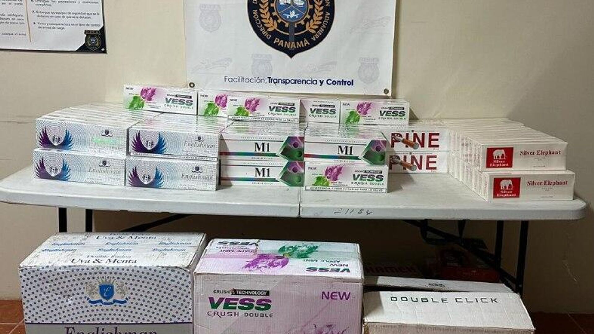 Anuncian medidas para combatir la infiltración del crimen organizado en puntos logísticos claves de Panamá Anuncian medidas para combatir la infiltración del crimen organizado en puntos logísticos claves de Panamá - Sputnik Mundo, 1920, 15.11.2025