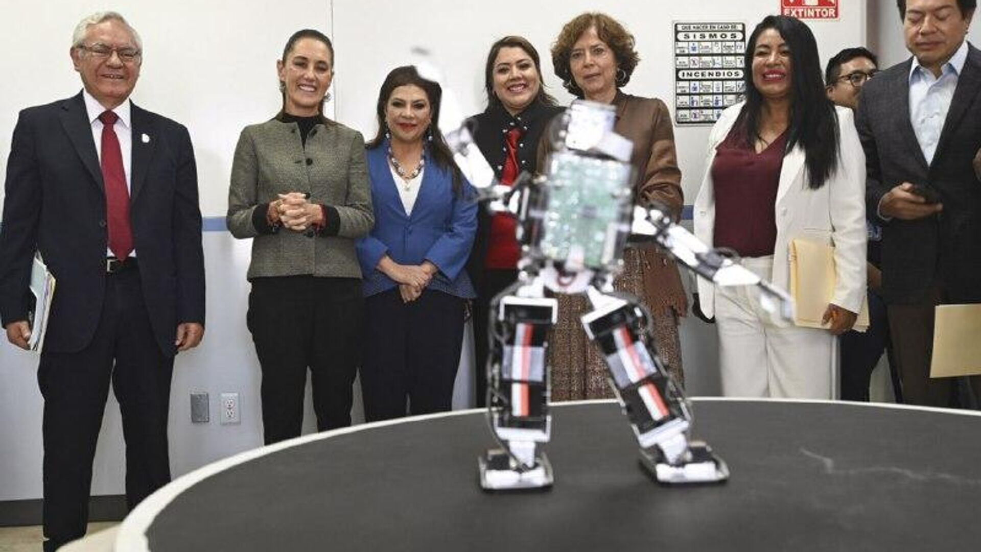 Estiman que México requiere mayor capacitación para el campo de la IA Estiman que México requiere mayor capacitación para el campo de la IA - Sputnik Mundo, 1920, 15.11.2025