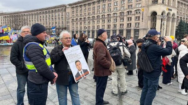 🪧 Decenas de ucranianos salen a protestar en Kiev contra Zelenski y la corrupción - Sputnik Mundo