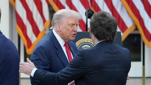 Donald Trump y Javier Milei, presidentes de EEUU y Argentina, respectivamente - Sputnik Mundo