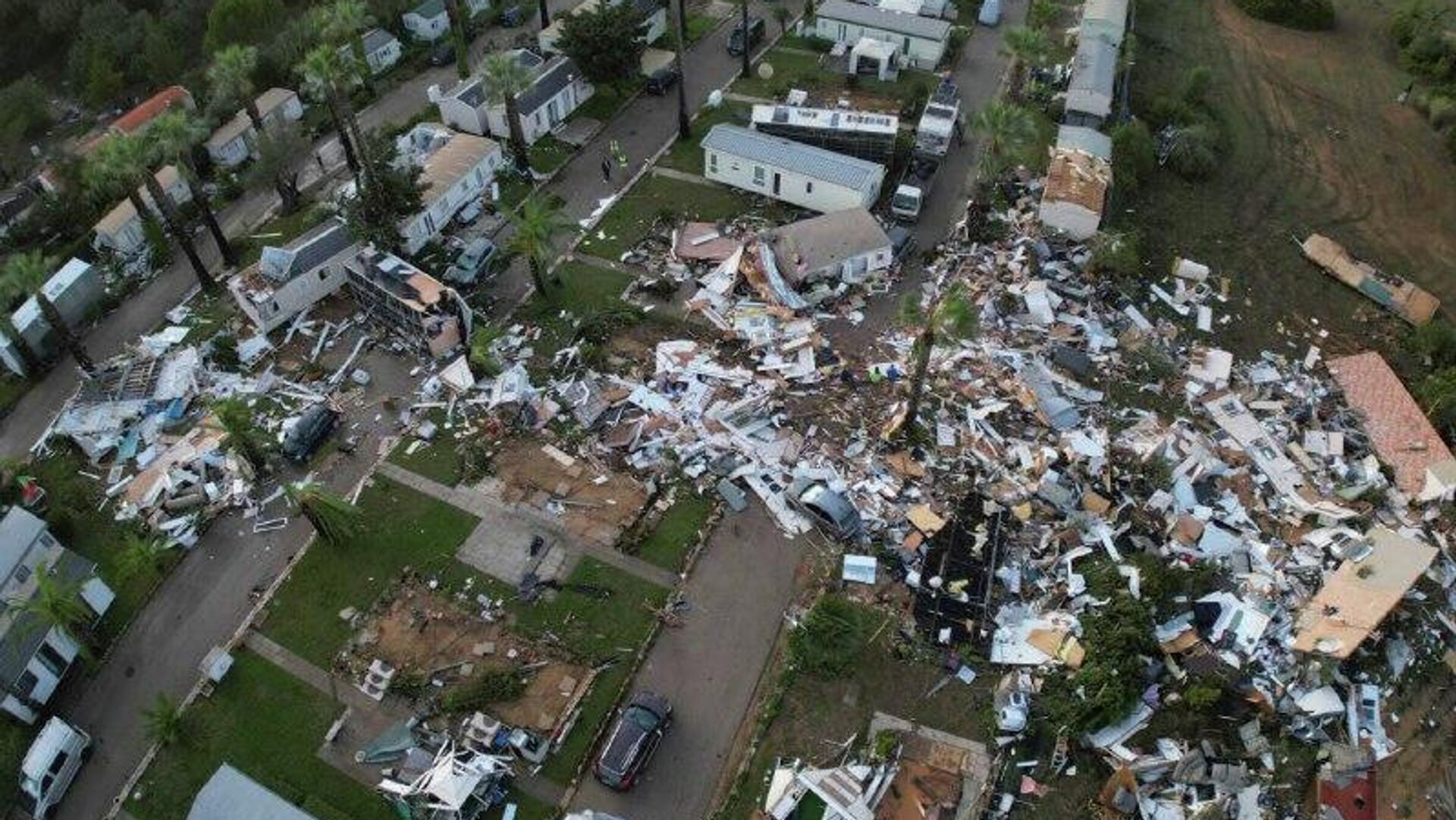 Un huracán en el sur de Portugal deja un muerto y varios heridos Un huracán en el sur de Portugal deja un muerto y varios heridos - Sputnik Mundo, 1920, 16.11.2025