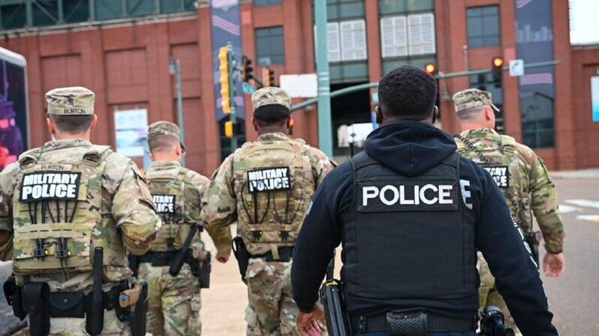 Elementos de la Guardia Nacional en EEUU están retirándose de Chicago y Portland, según medio Elementos de la Guardia Nacional en EEUU están retirándose de Chicago y Portland, según medio - Sputnik Mundo, 1920, 17.11.2025