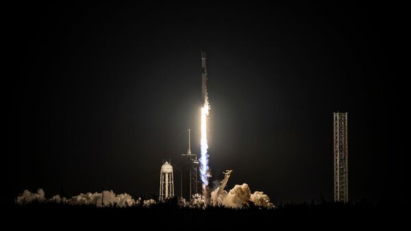 Falcon 9 lanza misiones consecutivas desde Florida, poniendo en órbita 58 satélites Starlink - Sputnik Mundo