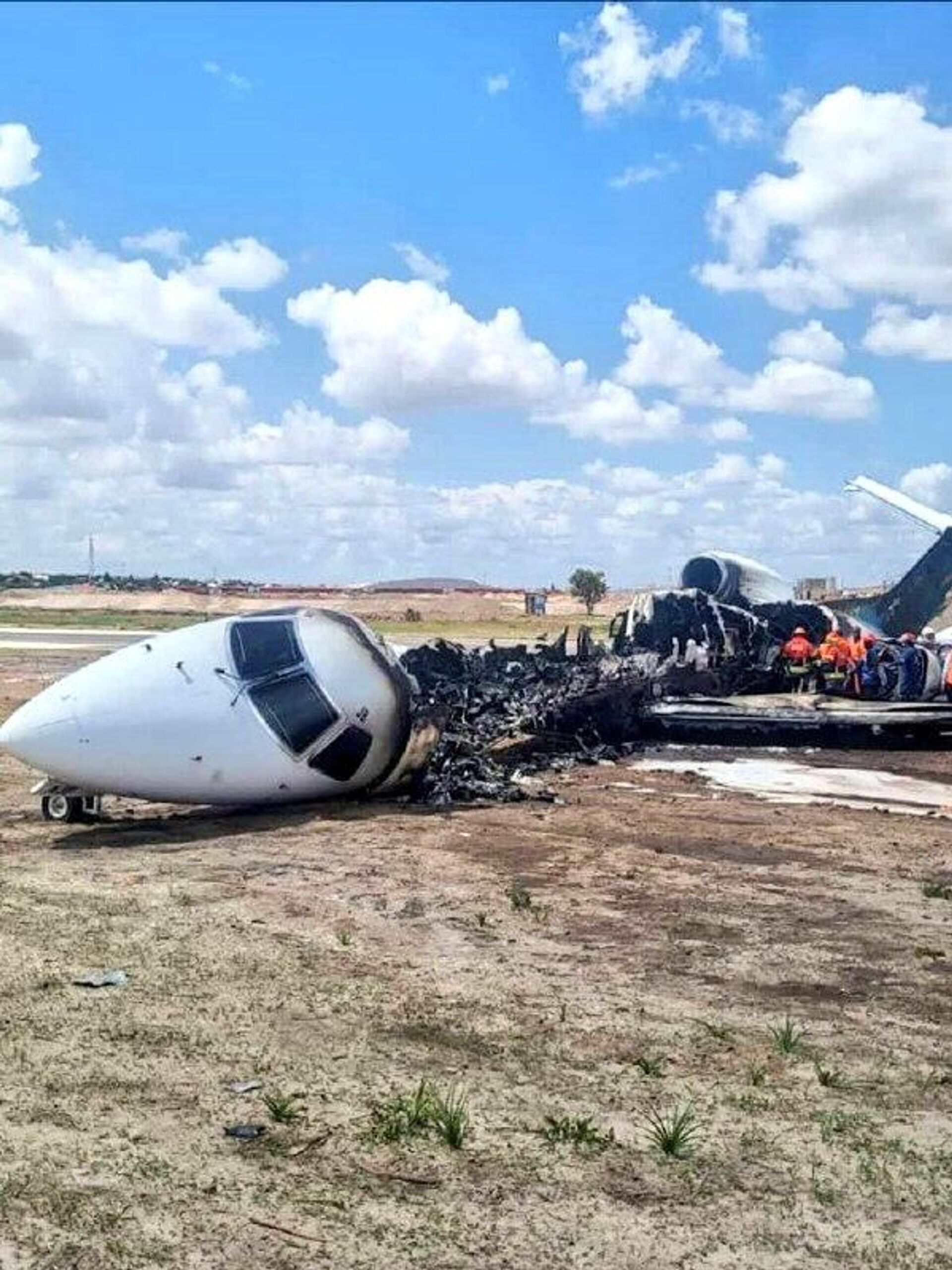 Avión ministerial termina envuelto en llamas tras salirse de pista en el Congo Avión ministerial termina envuelto en llamas tras salirse de pista en el Congo - Sputnik Mundo, 1920, 17.11.2025