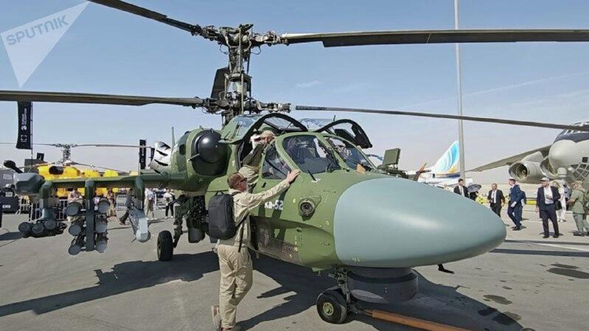 El helicóptero de combate ruso Ka-52 Alligator llama la atención del salón aeronáutico de Dubái El helicóptero de combate ruso Ka-52 Alligator llama la atención del salón aeronáutico de Dubái - Sputnik Mundo, 1920, 18.11.2025