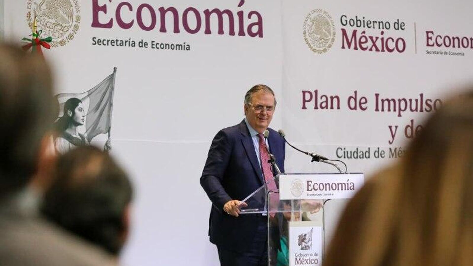 México insiste en impulsar sustitución de importaciones con política industrial agresiva México insiste en impulsar sustitución de importaciones con política industrial agresiva - Sputnik Mundo, 1920, 19.11.2025