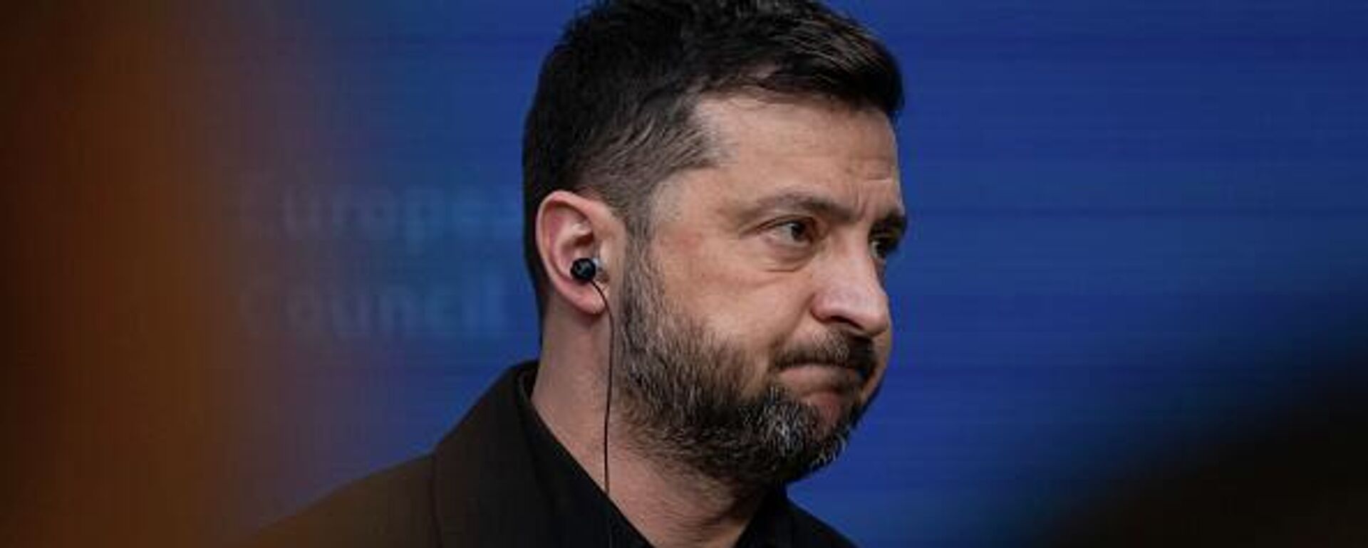 Volodímir Zelenski ofrece una conferencia de prensa y habla con los medios durante la Cumbre del Consejo Europeo, la reunión de líderes de la UE en la sede de la UE. Volodímir Zelenski ofrece una conferencia de prensa y habla con los medios durante la Cumbre del Consejo Europeo, la reunión de líderes de la UE en la sede de la UE. - Sputnik Mundo, 1920, 19.11.2025