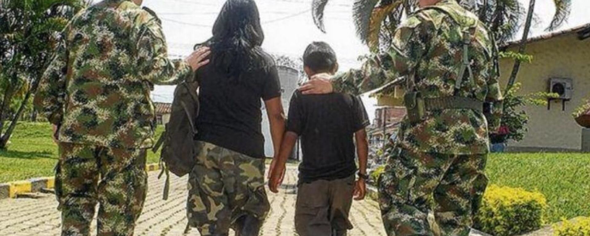 Ejército Nacional denuncia rescatando menores de Grupos Armados Organizados, GAO - Sputnik Mundo, 1920, 20.11.2025