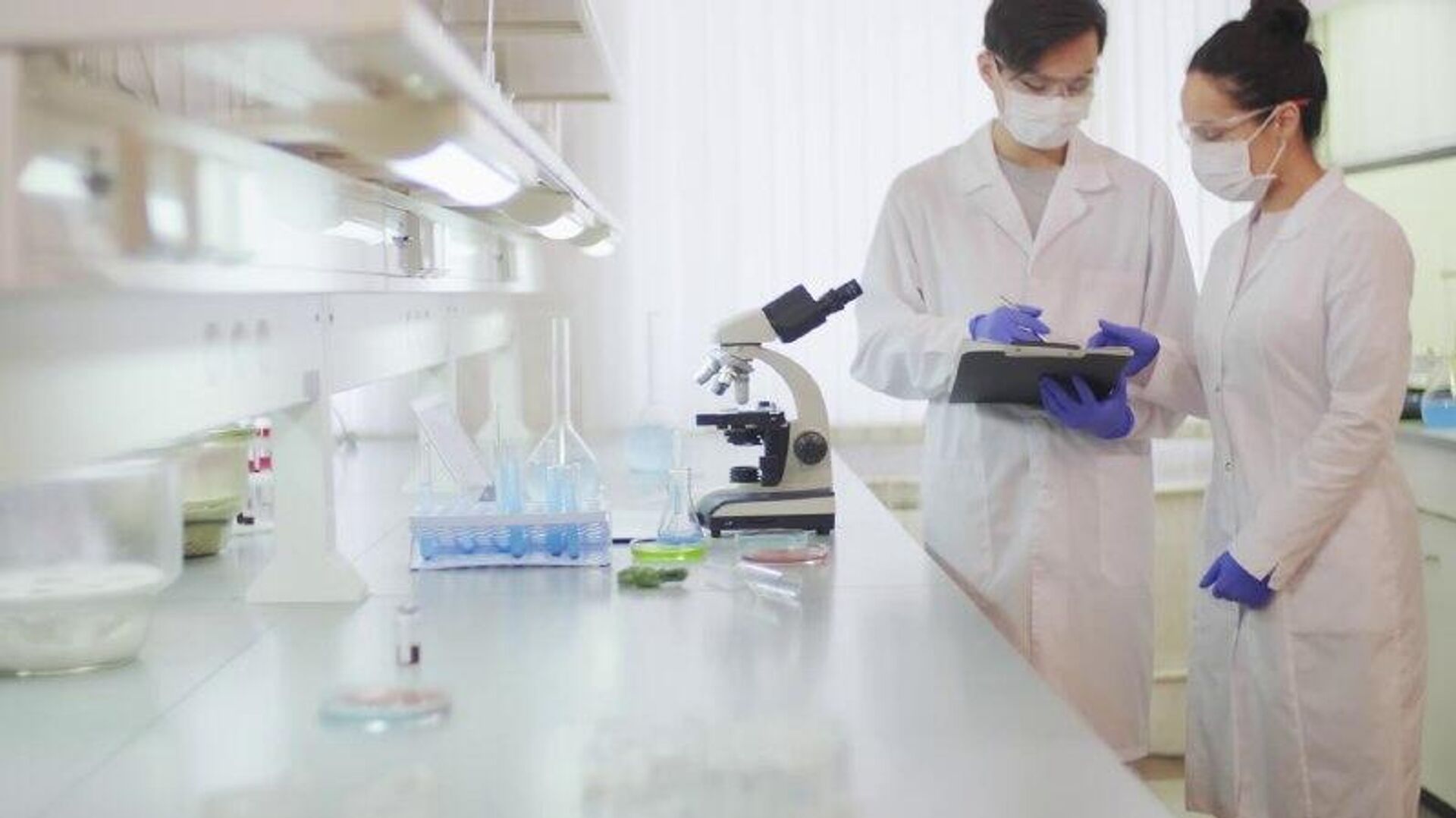 ¿Por qué China superó a EEUU en la investigación científica? ¿Por qué China superó a EEUU en la investigación científica? - Sputnik Mundo, 1920, 20.11.2025