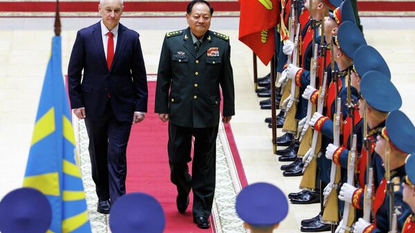 Andréi Beloúsov, ministro de Defensa ruso, y Zhang Youxia, vicepresidente de la Comisión Militar Central de China - Sputnik Mundo