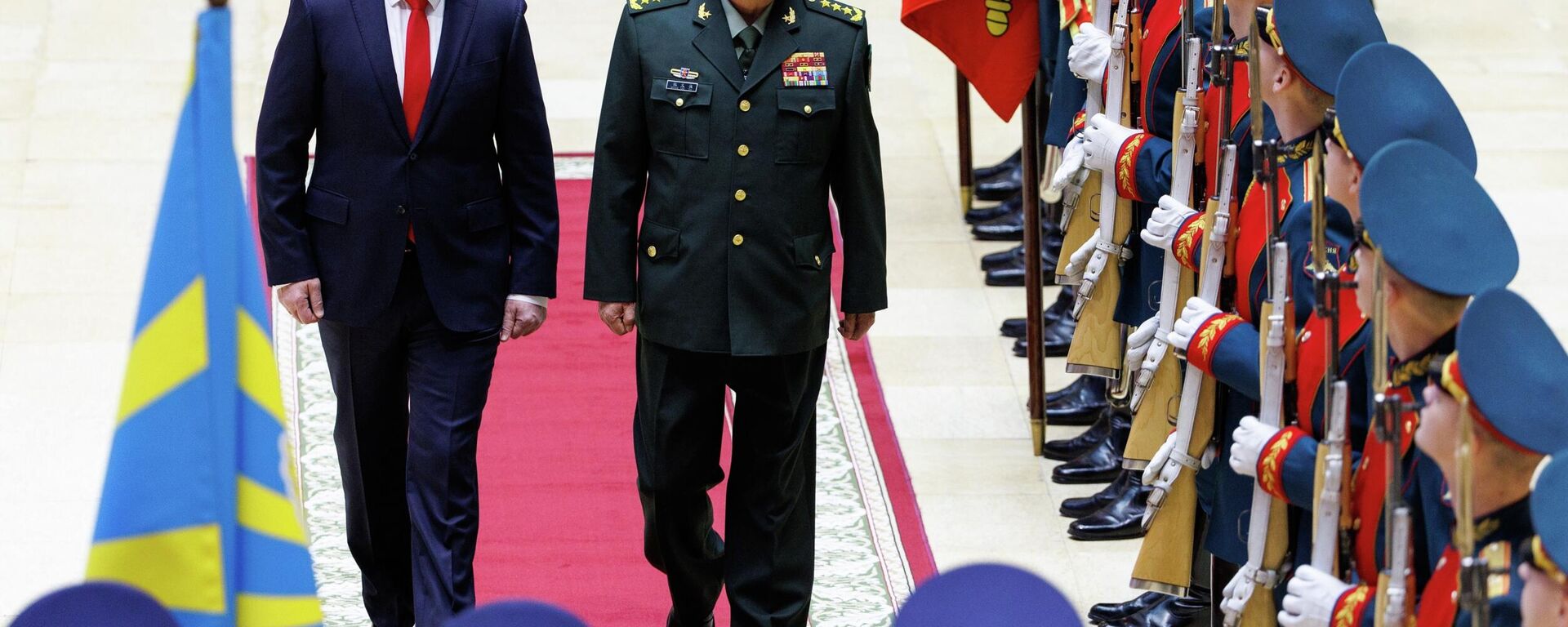 Andréi Beloúsov, ministro de Defensa ruso, y Zhang Youxia, vicepresidente de la Comisión Militar Central de China - Sputnik Mundo, 1920, 20.11.2025