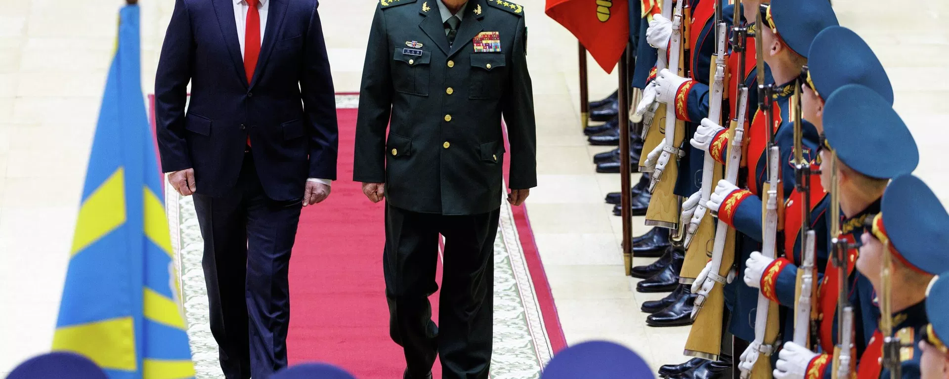 Andréi Beloúsov, ministro de Defensa ruso, y Zhang Youxia, vicepresidente de la Comisión Militar Central de China - Sputnik Mundo, 1920, 20.11.2025