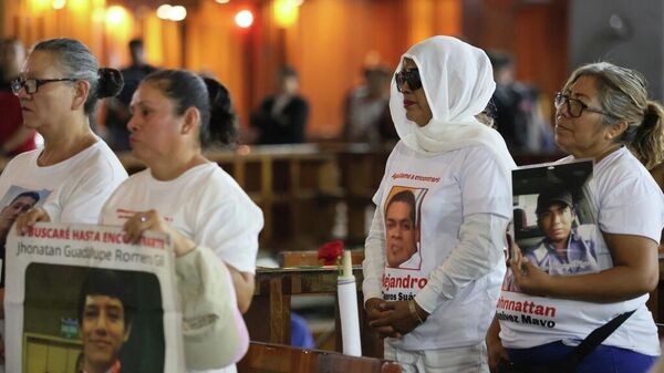Madres buscadoras en una misa en la Basílica de Guadalupe en la Ciudad de México, el Día de las Madres, viernes 10 de mayo de 2024. - Sputnik Mundo