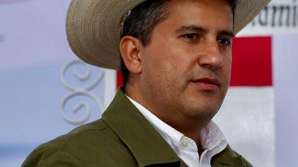 De acuerdo con los reportes de la prensa nacional, citando a fuentes de la Fiscalía de Michoacán, se detuvo a un grupo de escoltas que eran los encargados de brindar seguridad al alcalde del municipio michoacano de Uruapan (occidente de México y quien fue asesinado durante un evento público - Sputnik Mundo