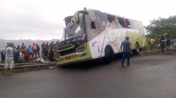 Accidente de autobús en Ecuador deja al menos 10 fallecidos y varios heridos - Sputnik Mundo