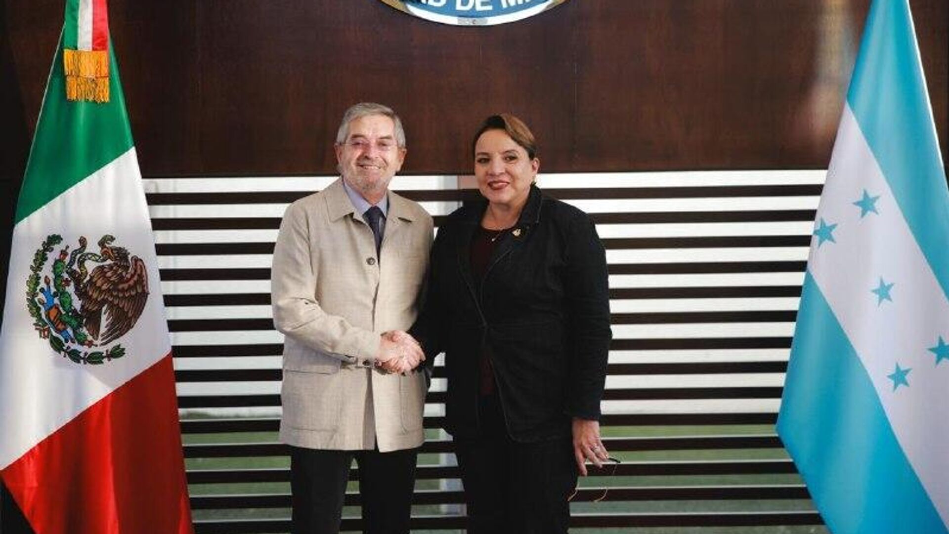 Canciller de México recibe en la capital a la presidenta de Honduras Canciller de México recibe en la capital a la presidenta de Honduras - Sputnik Mundo, 1920, 24.11.2025