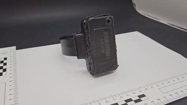 Muestran la tobillera de Bolsonaro dañada por un soldador - Sputnik Mundo