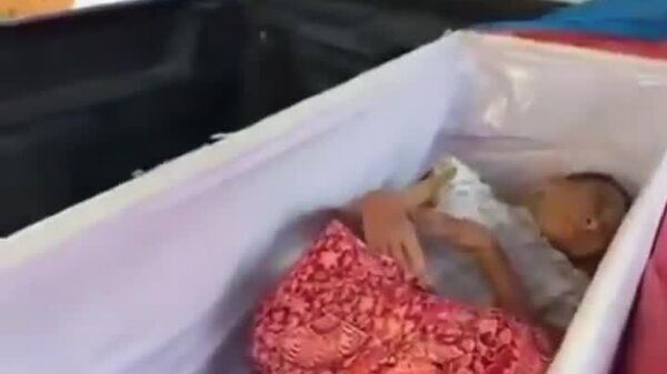 Aún no era su hora: una mujer en Tailandia vuelve a la vida unos minutos antes de su cremación - Sputnik Mundo