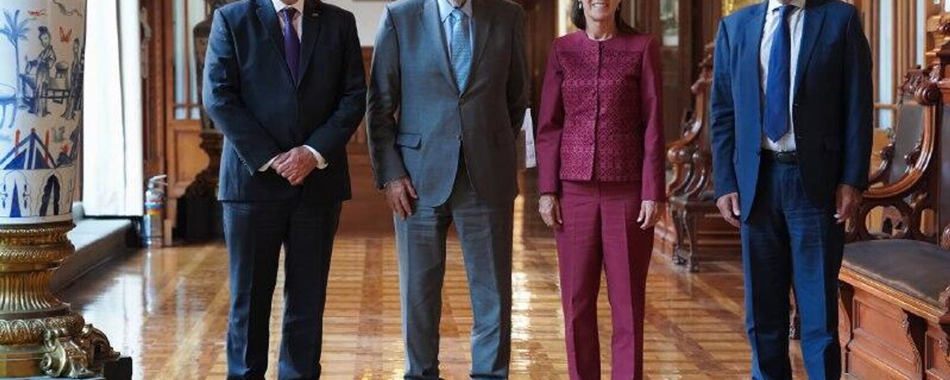 ¿Se acerca un gran año? Sheinbaum se reúne con el magnate Carlos Slim para tratar temas económicos - Sputnik Mundo, 1920, 25.11.2025