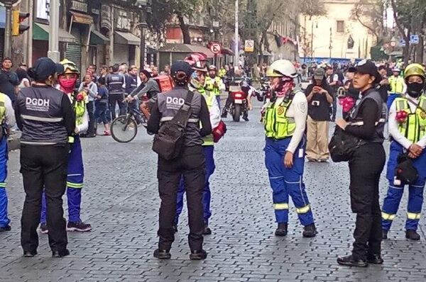 🟠 Arriban al Zócalo los primeros contingentes de la manifestación para la eliminación de la violencia contra las mujeres 🟠 Arriban al Zócalo los primeros contingentes de la manifestación para la eliminación de la violencia contra las mujeres - Sputnik Mundo