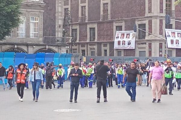 🟠 Arriban al Zócalo los primeros contingentes de la manifestación para la eliminación de la violencia contra las mujeres 🟠 Arriban al Zócalo los primeros contingentes de la manifestación para la eliminación de la violencia contra las mujeres - Sputnik Mundo