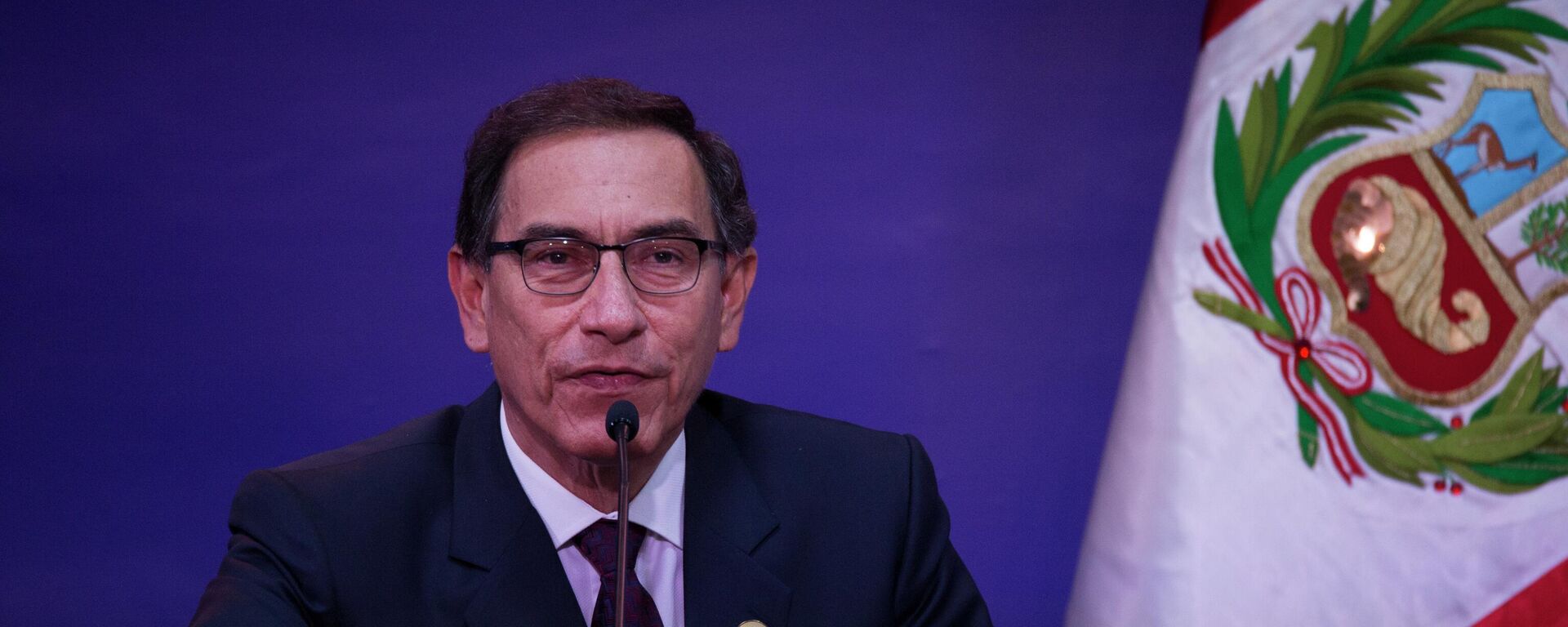 Martín Vizcarra, entonces presidente del Perú, durante su conferencia de prensa durante el segundo día de la VIII Cumbre de las Américas el 14 de abril de 2018 en Lima, Perú Martín Vizcarra, entonces presidente del Perú, durante su conferencia de prensa durante el segundo día de la VIII Cumbre de las Américas el 14 de abril de 2018 en Lima, Perú - Sputnik Mundo, 1920, 26.11.2025