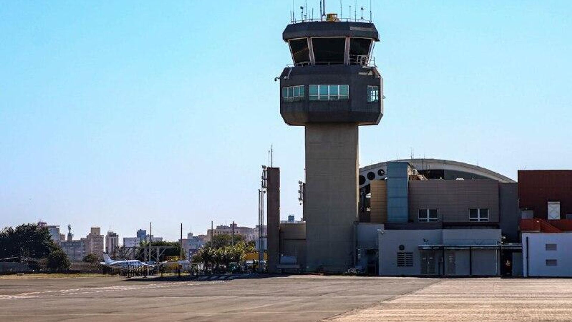 Controladores aéreos protestarán en la Ciudad de México para exigir mejores salarios Controladores aéreos protestarán en la Ciudad de México para exigir mejores salarios - Sputnik Mundo, 1920, 27.11.2025