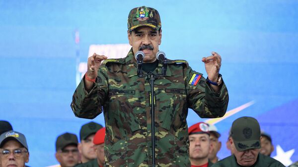 Nicolás Maduro, presidente de Venezuela, habla durante una ceremonia militar, 25 de noviembre de 2025 en Caracas, Venezuela  - Sputnik Mundo
