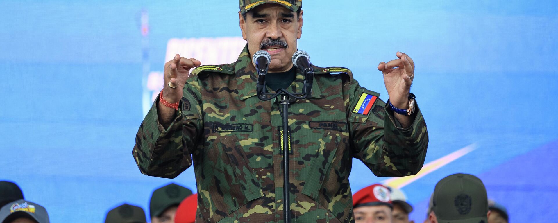 Nicolás Maduro, presidente de Venezuela, habla durante una ceremonia militar, 25 de noviembre de 2025 en Caracas, Venezuela  - Sputnik Mundo, 1920, 27.11.2025
