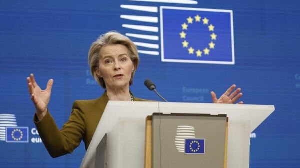 ¿Una contradicción que entraña recortes? La UE le pide a España reducir el gasto y alerta sobre su pobreza - Sputnik Mundo