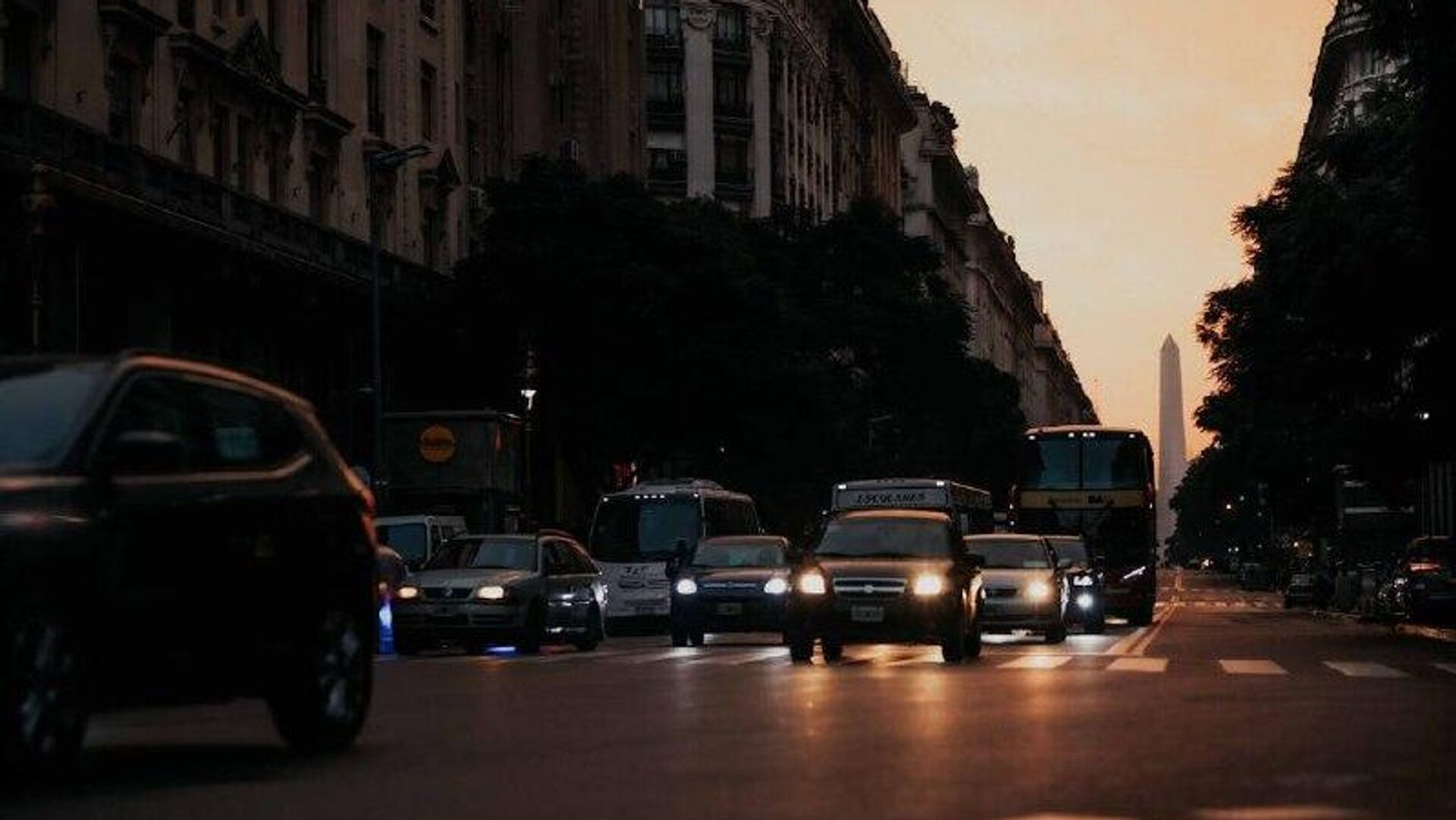 La capital de Argentina se declara en emergencia económica La capital de Argentina se declara en emergencia económica - Sputnik Mundo, 1920, 28.11.2025