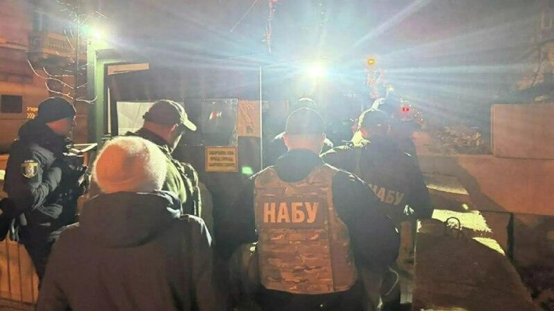 Allanan al jefe de la oficina de Zelenski en medio del megaescándalo de corrupción que sacude al país Allanan al jefe de la oficina de Zelenski en medio del megaescándalo de corrupción que sacude al país - Sputnik Mundo, 1920, 28.11.2025